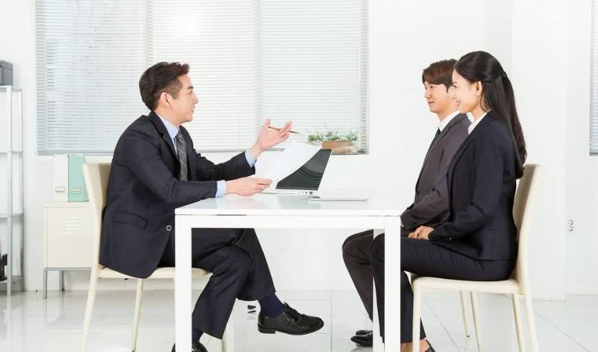 面試官：三兄弟「年齡乘起來為16」他們分別是幾歲？應屆大學生「逆推理作答」被錄取