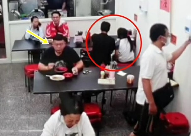 心疼孩子餓肚子！彰化節儉兄妹「只敢點2碗鴨肉飯」　黑衣男霸氣「把飯錢全付清了」媽媽急找對方
