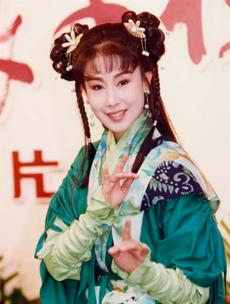 被劈腿15年！65歲資深女星「泣訴男友偷吃3女」　生日當天才坦承「3支手機瞞天佈局」：太高竿了
