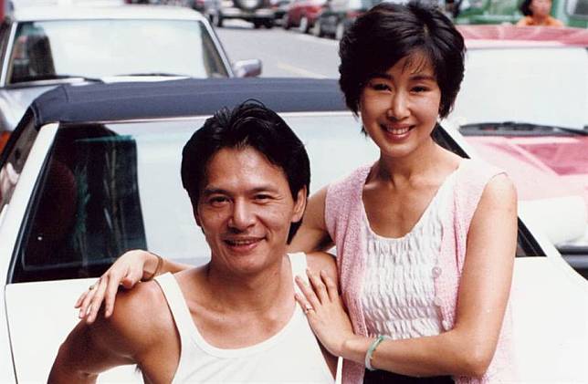 被劈腿15年！65歲資深女星「泣訴男友偷吃3女」　生日當天才坦承「3支手機瞞天佈局」：太高竿了