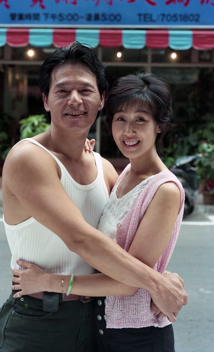 被劈腿15年！65歲資深女星「泣訴男友偷吃3女」　生日當天才坦承「3支手機瞞天佈局」：太高竿了