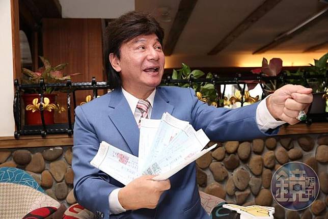 被劈腿15年！65歲資深女星「泣訴男友偷吃3女」　生日當天才坦承「3支手機瞞天佈局」：太高竿了