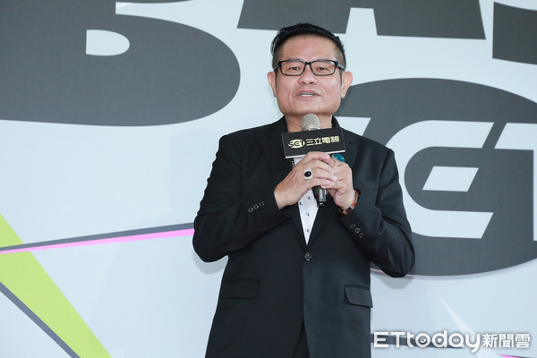 僅剩一個主持棒！許效舜「錄影三天變一天」反而樂在其中　「砸百萬轉行」近況曝光：活到老學到老