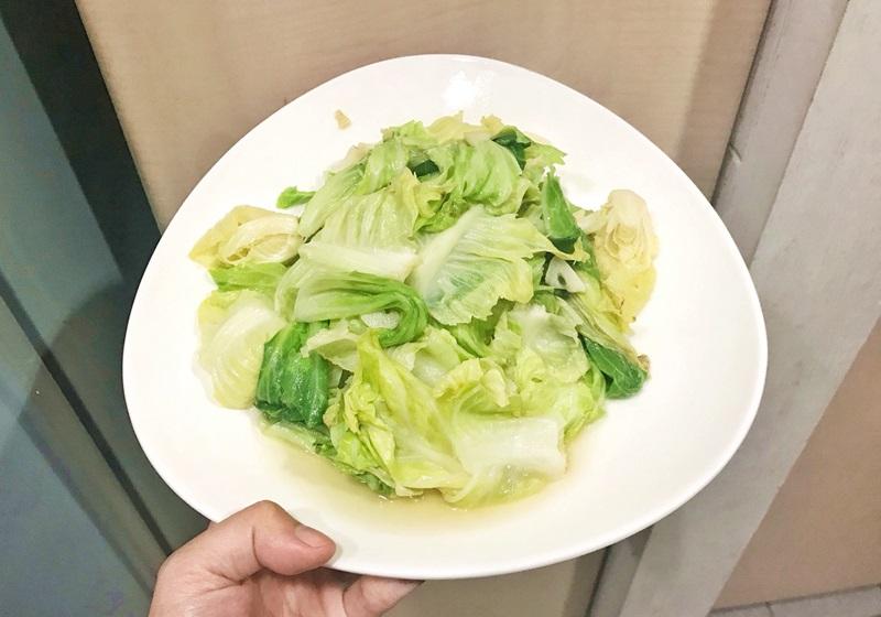 洗錯菜蟲全下肚！達人傳授「高麗菜清洗撇步」很多人都做錯　洗菜關鍵「吃多少剝多少」農藥也清除