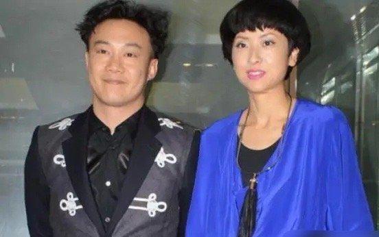 穿破鞋出鏡！陳奕迅曝「很久沒收入」待在家被女兒嫌棄　老婆「一個月零花200萬」圈內出名愛購物