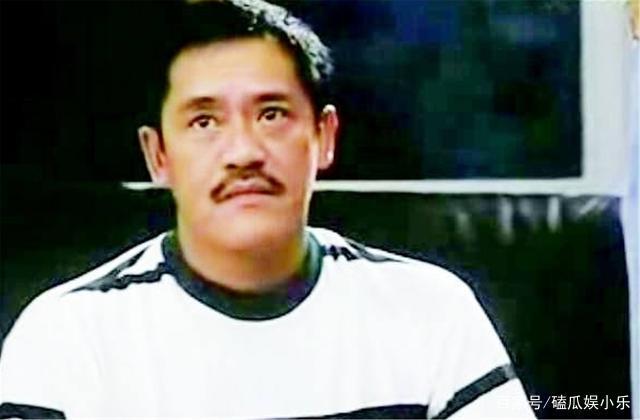 兒曾被女友嫌窮拒婚！身家35億吳耀漢「一分都不留給兒子」　80歲每月洗腎4次治病「還在拍戲」