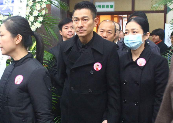 一家三口同框美如畫！劉德華「8歲女兒近照」顏值爆表　繼承爸媽優越基因「長相甜美」猶如小仙女　