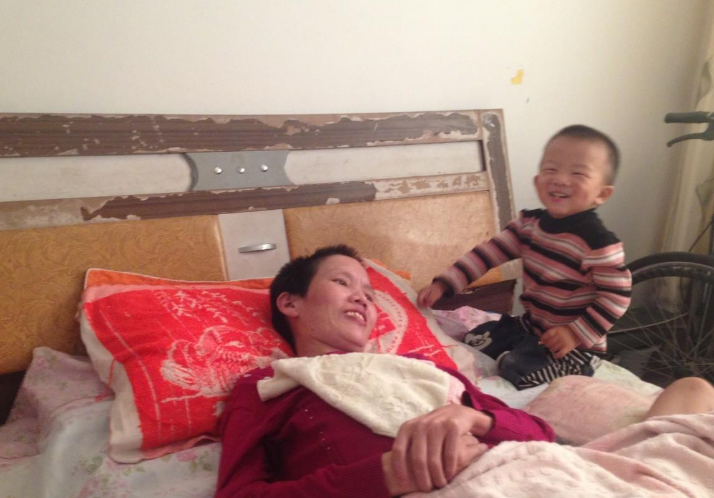 愛的呼喚！孕妻遇車 禍變植物人「奇蹟產子」　2歲幼子用愛喚醒媽媽「每日嚼食反哺」看哭全網