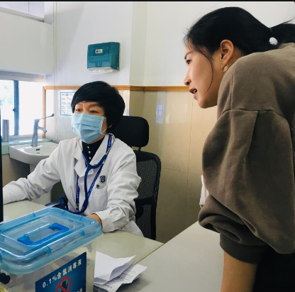 剛和男友大吵一架！女孩被氣到「胸悶心慌」　醫生卻問「月經什麼時候來？」結果驚出冷汗