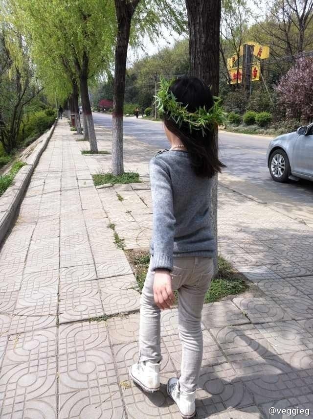 李亞鵬公開李嫣嬰兒期照片！剛做完第一次手術「嘴貼膠布」躺爸爸懷裡　父女深情對視「眼神超有愛」