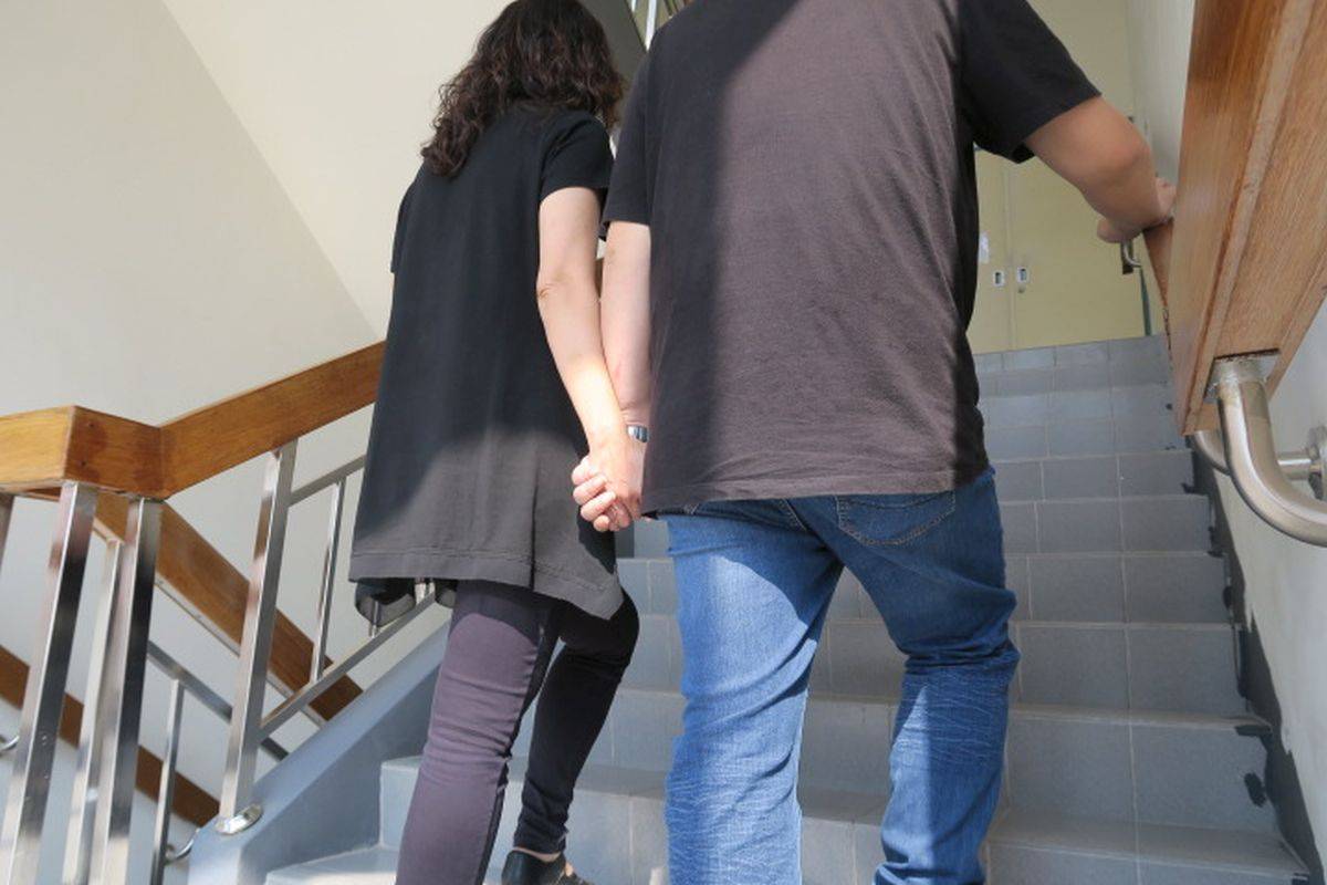 只是下樓倒垃圾！新北男淚訴老婆「消失17年」堅持要找回　終於重逢「看到對方卻改口」：離婚吧