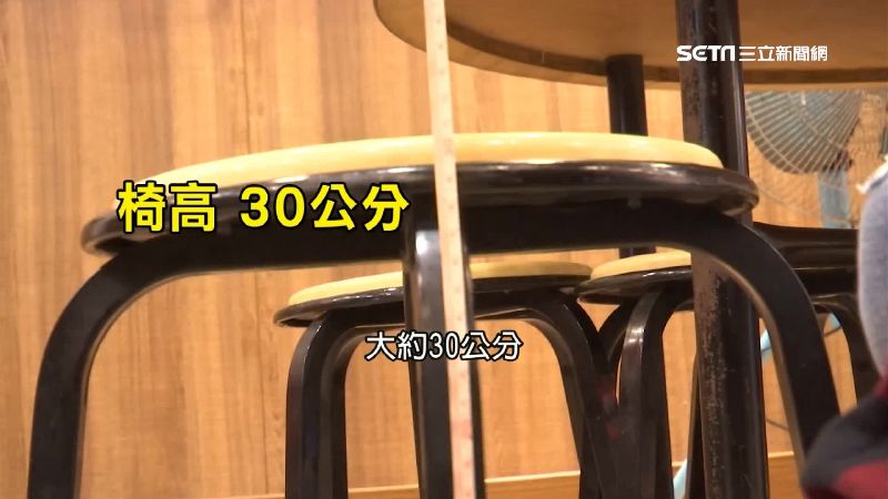 腿都伸不直!他疑惑薑母鴨「桌子椅子都好矮」吃飯很不舒適 店家揭「高度55公分」是故意的