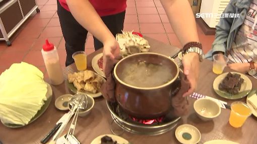 腿都伸不直!他疑惑薑母鴨「桌子椅子都好矮」吃飯很不舒適 店家揭「高度55公分」是故意的