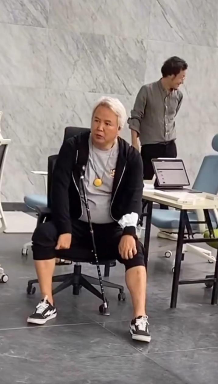 張庭花80億買下「一整棟江景樓」！60歲林瑞陽拄拐杖親自監工　當場豪送一整層給閨蜜：有錢就是任性