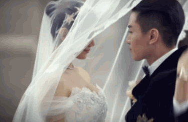 年齡不是問題！盤點10對「不被看好婚後卻超幸福」 的演藝圈姐弟戀　#9假戲真做「婚禮如偶像劇」甜炸❤