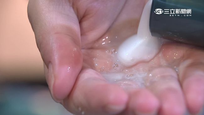 稀釋用卡久？食藥署曝「洗髮精加水」省錢賠健康　專家揭2關鍵「減少細菌增生」：3天就要用完