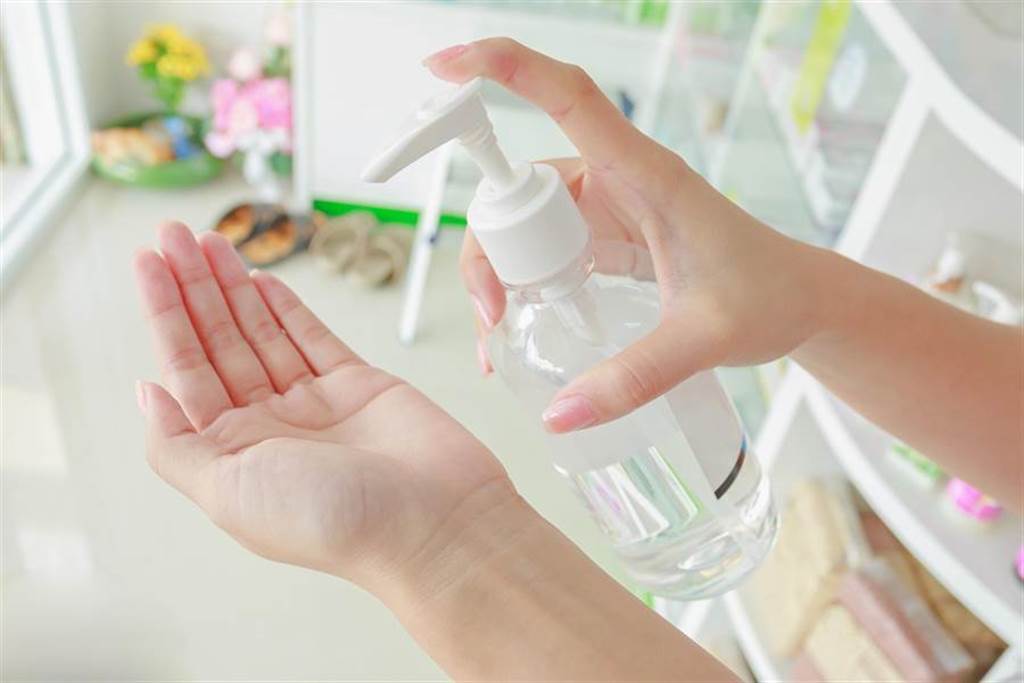 稀釋用卡久？食藥署曝「洗髮精加水」省錢賠健康　專家揭2關鍵「減少細菌增生」：3天就要用完