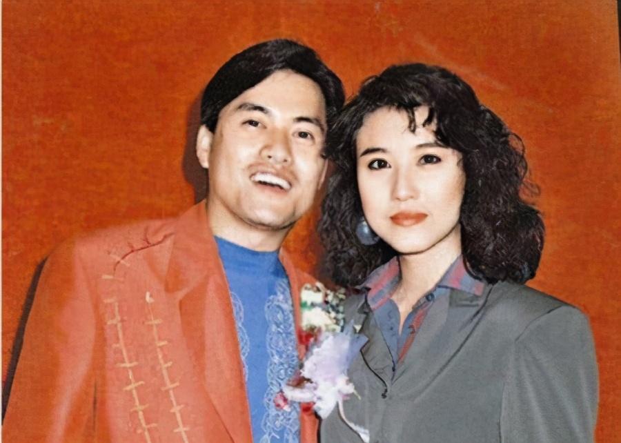 把狗當兒養？54歲周海媚「為愛犬過生」被酸不生子　本尊「回懟超霸氣」網感嘆：這12位女星也逃不過