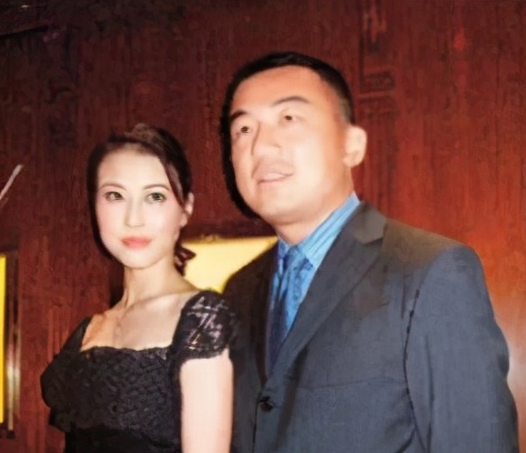 把狗當兒養？54歲周海媚「為愛犬過生」被酸不生子　本尊「回懟超霸氣」網感嘆：這12位女星也逃不過