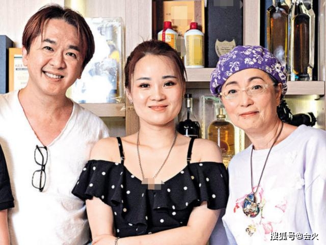 享齊人之福！53歲男星「同時交3個女友」月消費74萬　帶新歡逛街狂秀恩愛：不介意12歲女孩同行
