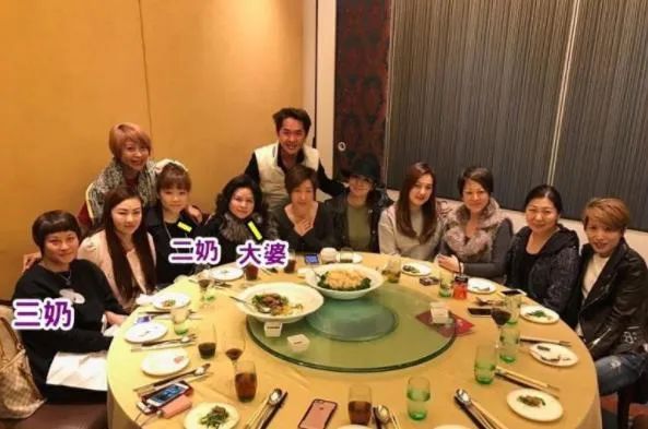 享齊人之福！53歲男星「同時交3個女友」月消費74萬　帶新歡逛街狂秀恩愛：不介意12歲女孩同行