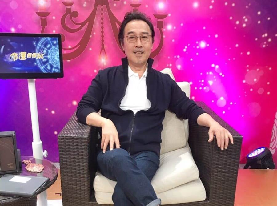滿1歲抓周！高圓圓女兒在家抓周「令全家神情緊張」：抓到了最不想讓她拿的　爺爺趙樹海笑曝：不愧是我孫女