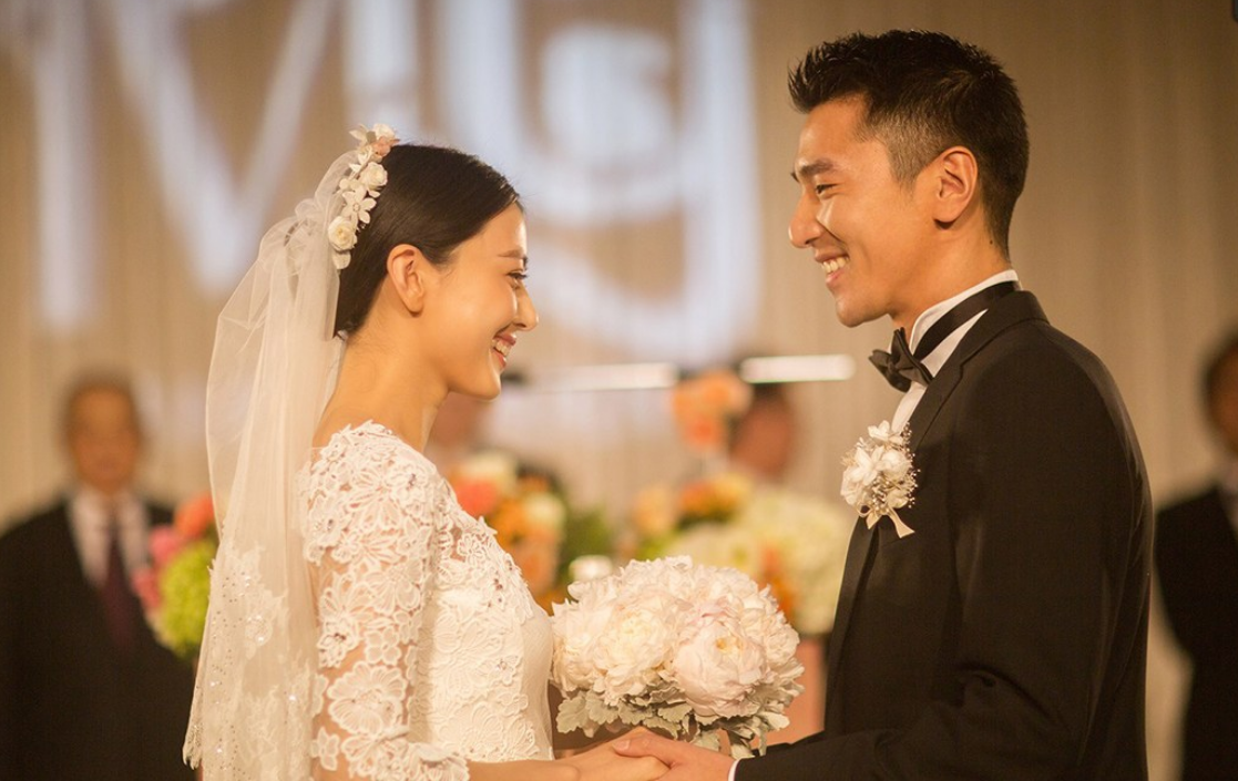滿1歲抓周！高圓圓女兒在家抓周「令全家神情緊張」：抓到了最不想讓她拿的　爺爺趙樹海笑曝：不愧是我孫女