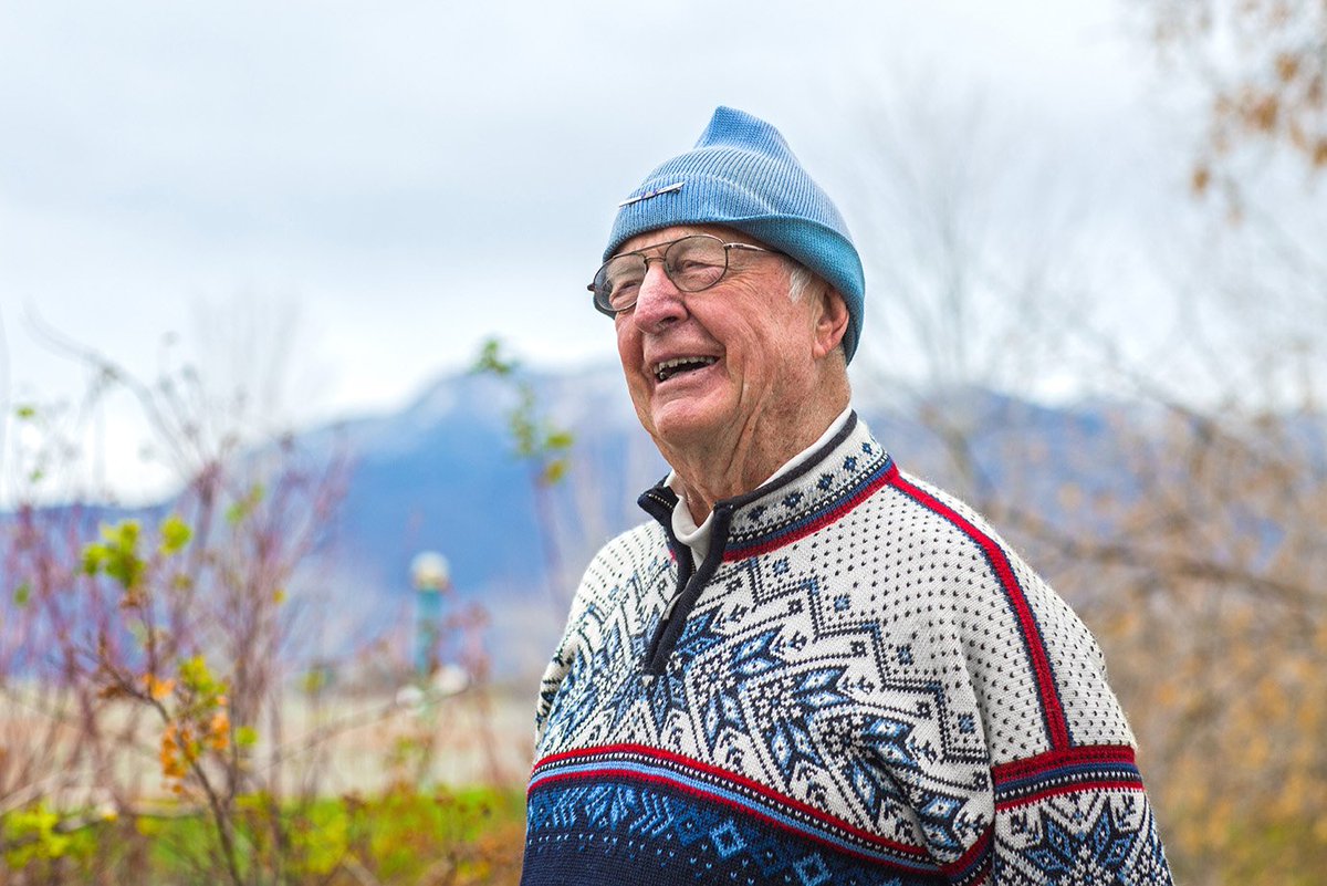 別這麼辛苦！89歲阿公為生計「白髮蒼蒼做外送」　暖心少年心疼「加碼贈34萬小費」結局暖哭網