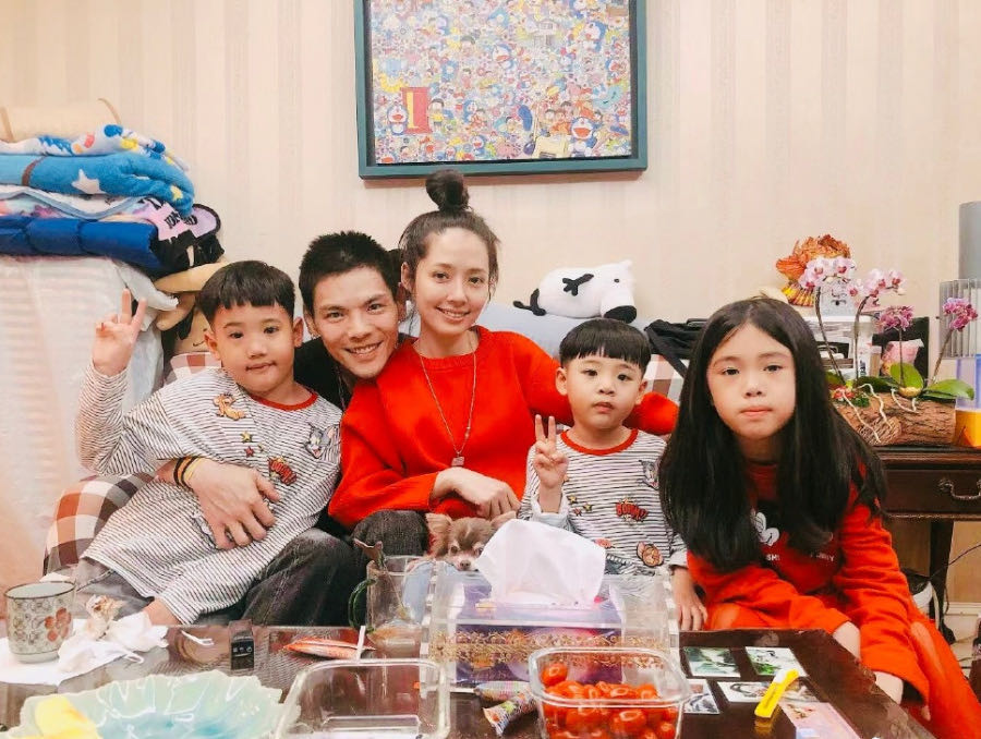 郭碧婷在會所坐月子！「女兒長相」曝光　 眼睛像爸鼻子像媽「被熟人狂誇顏值高」：見過最好看的寶寶