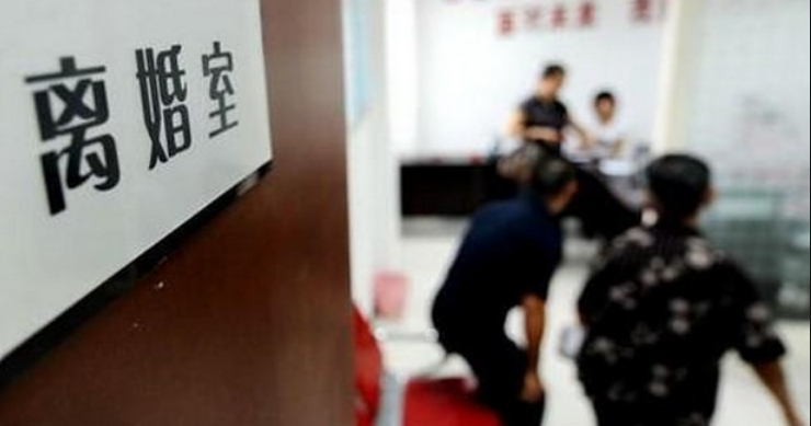 明明很恩愛！「8旬夫婦手攙手去離婚」所有積蓄留給愛妻　阿公叮囑「不要告訴子女」惹法官心酸