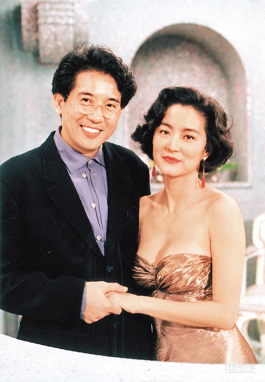 66歲林青霞近照曝光！穿「緊身衣爬山」展示玲瓏身段　「一頭紅髮」超顯年輕網友：老了仍是女神