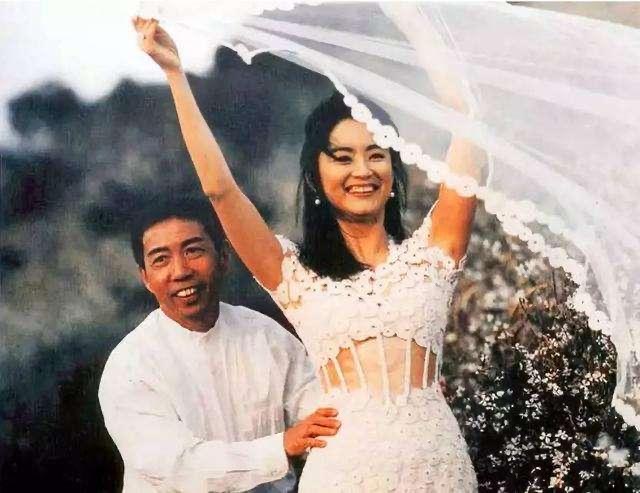 66歲林青霞近照曝光！穿「緊身衣爬山」展示玲瓏身段　「一頭紅髮」超顯年輕網友：老了仍是女神