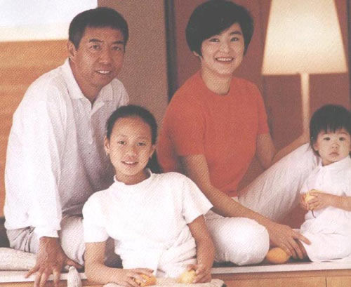 66歲林青霞近照曝光！穿「緊身衣爬山」展示玲瓏身段　「一頭紅髮」超顯年輕網友：老了仍是女神