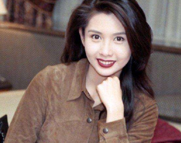 邱淑貞老公半年巨虧3億！攜妻女外出聚餐「面對記者全程冷臉」   曾被業主追租24次「關閉多家店鋪」