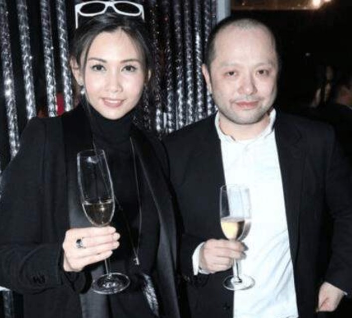 邱淑貞老公半年巨虧3億！攜妻女外出聚餐「面對記者全程冷臉」   曾被業主追租24次「關閉多家店鋪」