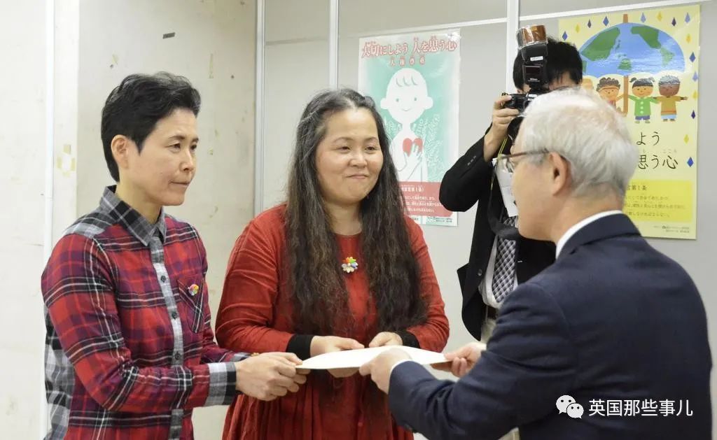 超越愛情的友誼！日本一對「非同性戀人」朋友宣誓結婚引發關注　兩人已「相識相知」共同生活12年