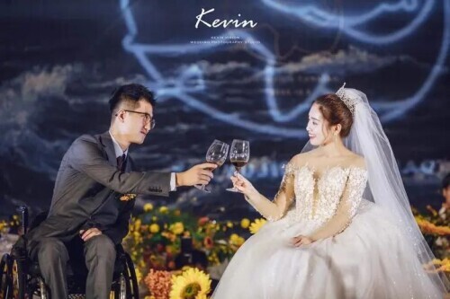 抖音播放量破億！殘障小夫妻婚禮上跳「絕美輪椅舞」默契滿分　百萬網友落淚見證：是愛情最美的模樣