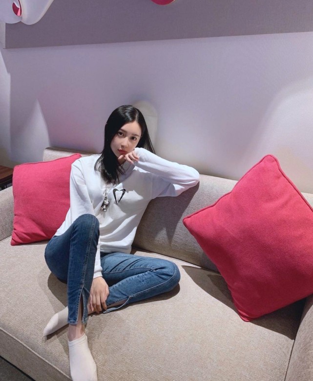 懶理輿論風波！潘瑋柏老婆高調放閃秀鑽戒「力破婚變傳言」 　皮膚白皙顏值驚人「老公秒讚回應」