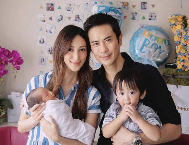 「八王爺」鄭嘉穎為次子辦百日宴！首度曝光其正面照及中文名　2歲大兒子繼承「爸媽高顏值基因」超帥氣