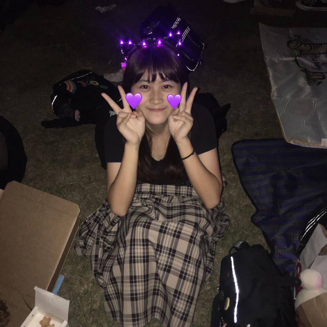 「大小姐」愛子17歲了！換上制服拍畢業照　對鏡頭甜笑「近照水汪汪大眼」被讚爆：長大變超美❤️