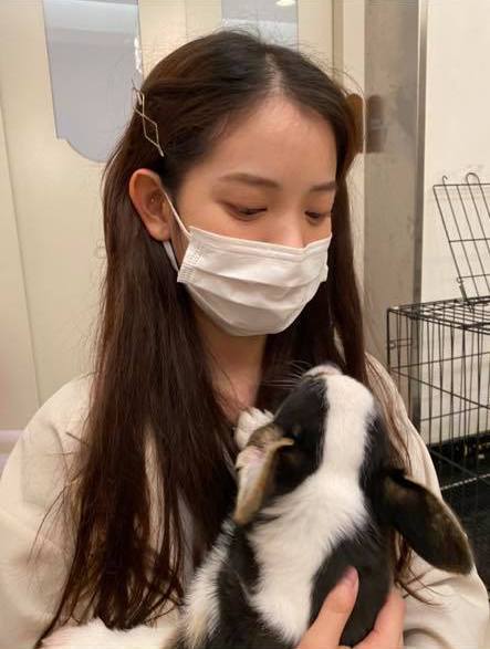 女兒滿18歲！王彩樺為女慶生「升格國民岳母」　女兒化妝露小蠻腰「變甜美成熟小女人」網讚：仙女投胎❤