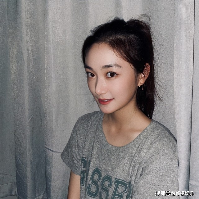 全家高顔值！孫儷「同父異母妹妹」上大學後越來越美　低頭淺笑「五官精緻越長越像姐姐」還是個學霸
