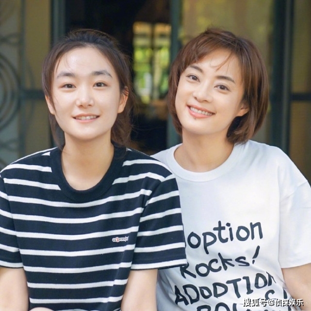 全家高顔值！孫儷「同父異母妹妹」上大學後越來越美　低頭淺笑「五官精緻越長越像姐姐」還是個學霸