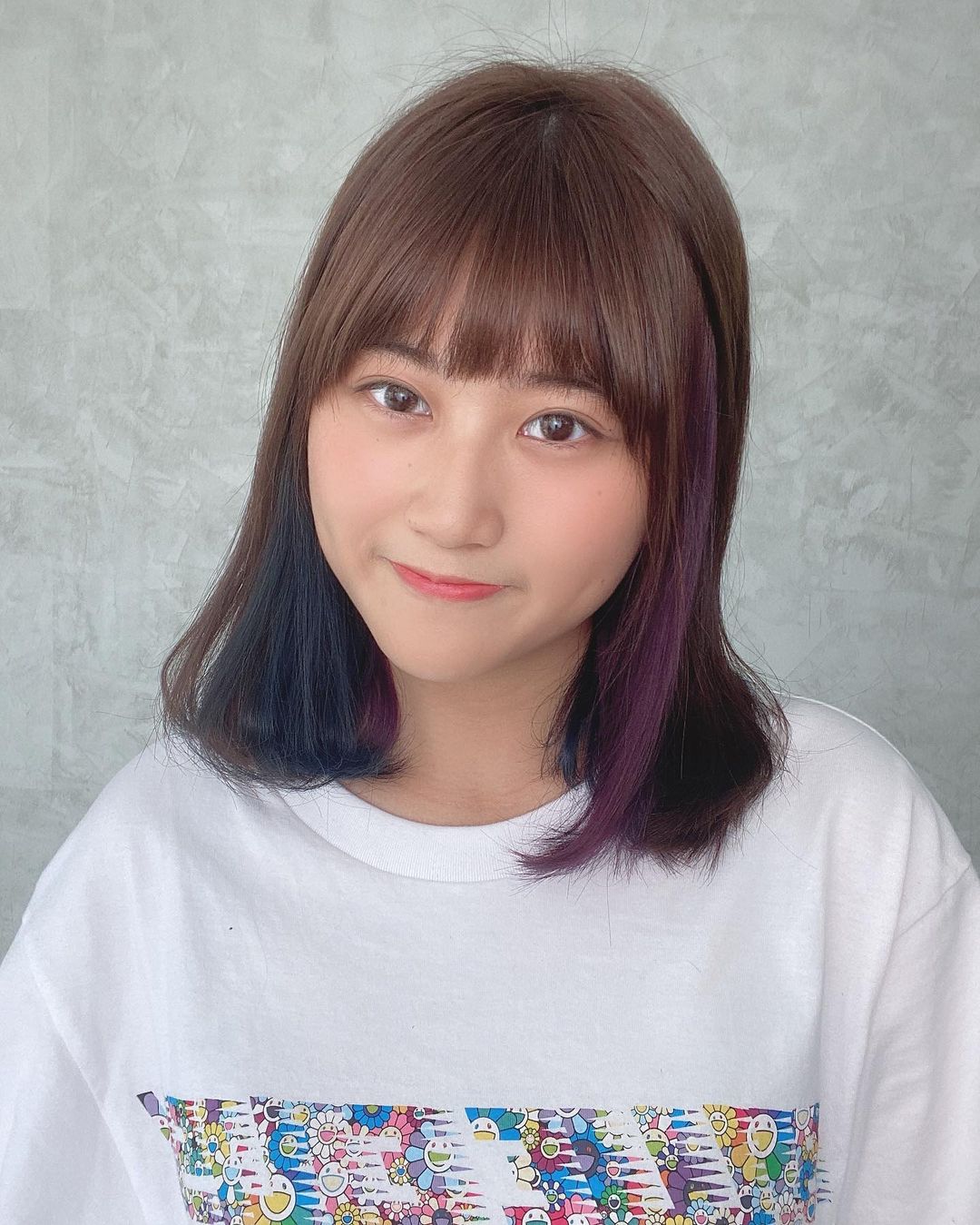 「大小姐」愛子17歲了！換上制服拍畢業照　對鏡頭甜笑「近照水汪汪大眼」被讚爆：長大變超美❤️