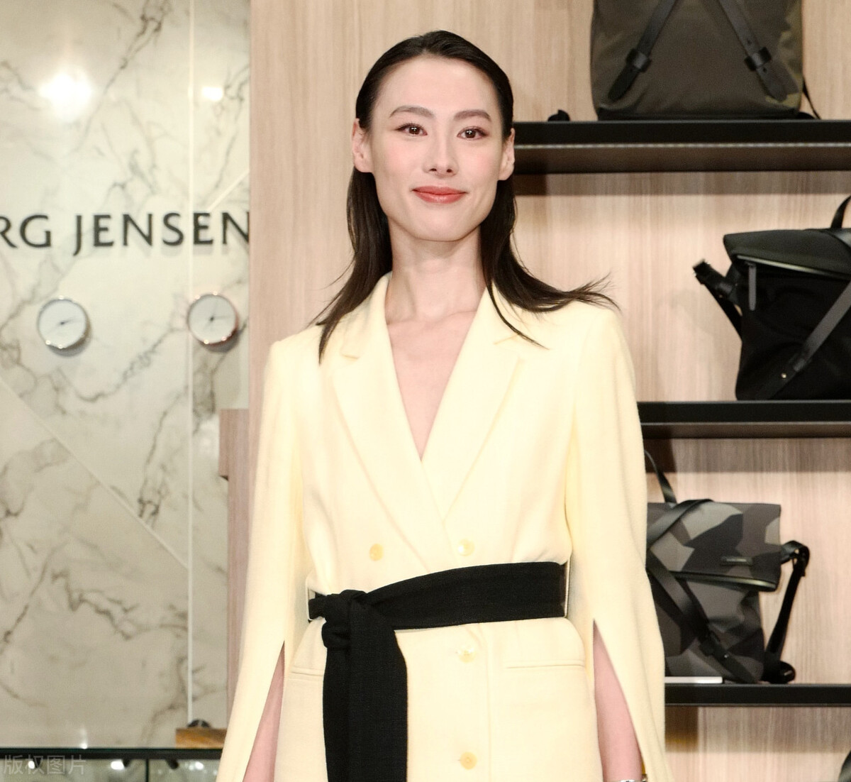 她被李嘉誠藏了20多年！「為人低調」穿著樸素「 保鏢從不離身」一露面就繼承七百億財產