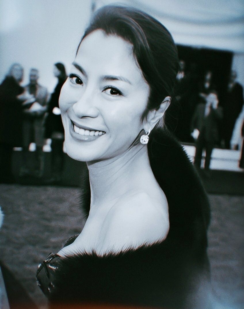 「武打女星」楊紫瓊罕曬近況！與74歲富豪男友貼臉自拍　相戀6000天「至今不婚未育」恩愛依舊