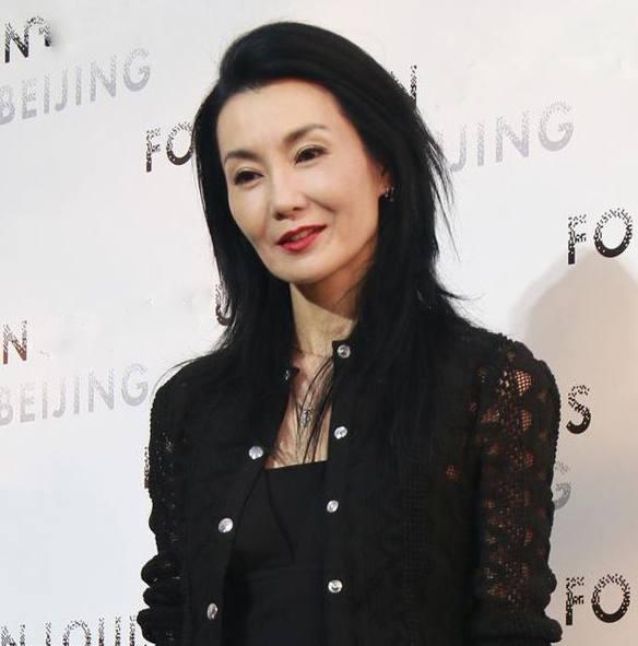息影16年生活曝光！影后張曼玉「身價6億被拍到狂掃地攤貨」　私下超簡樸「心靈富足是最珍貴的財富」