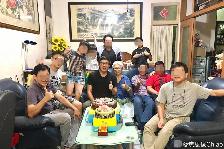 焦恩俊曬53歲生日照！意外曝光家中簡單內景　「曾為女兒凈身出戶」與妻子冷戰兩年至今不離婚