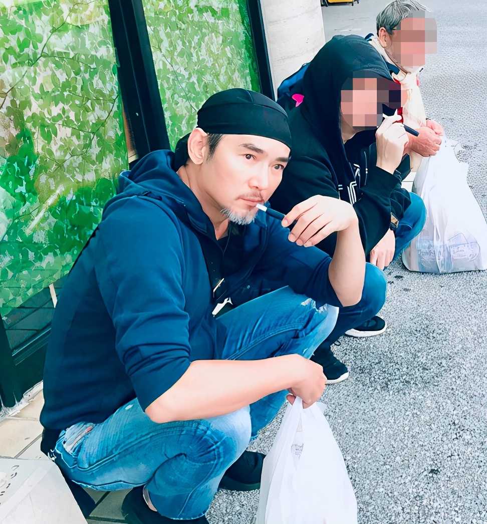 焦恩俊曬53歲生日照！意外曝光家中簡單內景　「曾為女兒凈身出戶」與妻子冷戰兩年至今不離婚