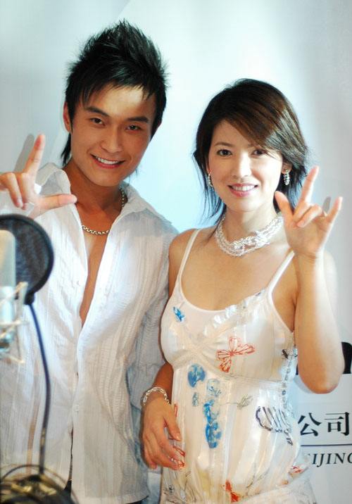 一代情歌天后「為愛嫁豪門」 4年人工受孕20次 「年近50喜迎雙胞胎」 今52歲成人生贏家